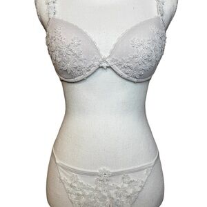 Intimissimi Elegant White Floral Lace Bra and Thong Panty Set. Size 38B and Med